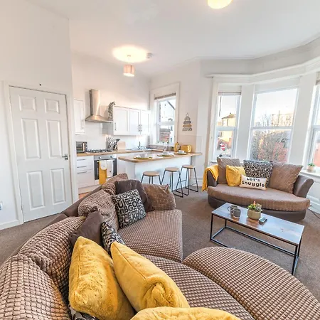 Apartment Spacious 3br In