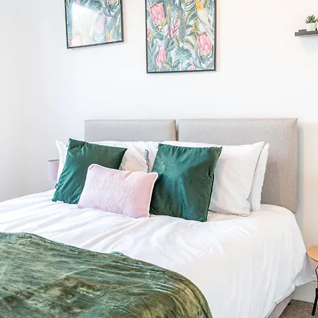 Spacious 3br In Apartment