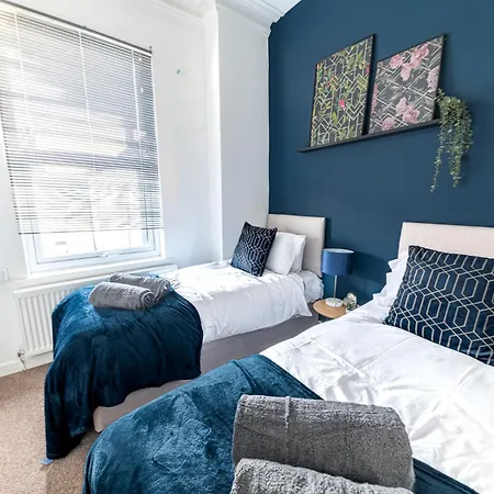 Spacious 3br In Apartment