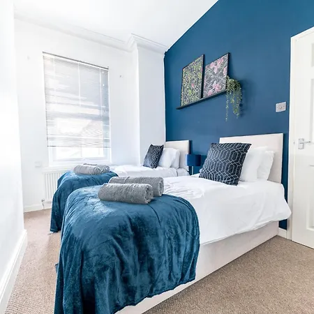 Spacious 3br In Apartment