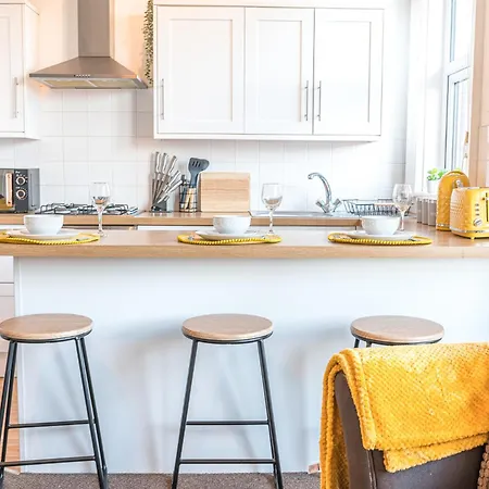 Spacious 3br In Apartment